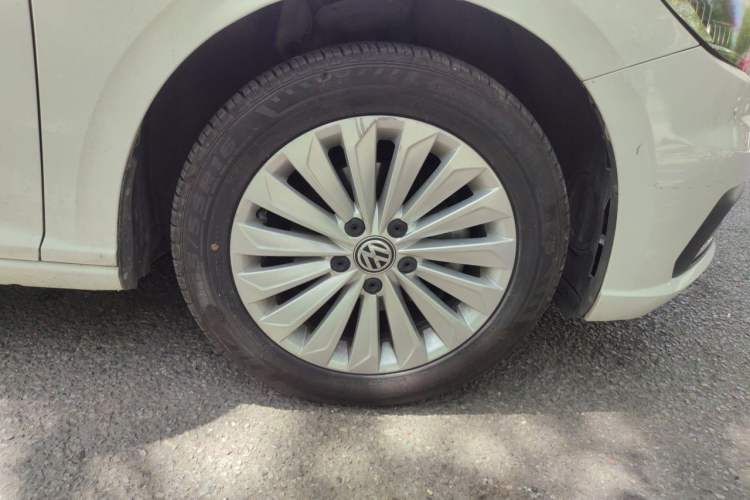 Used Volkswagen Lavida 2019 1.5L Automatic Comfort Edition China VI Standard Right Front Wheel Hub