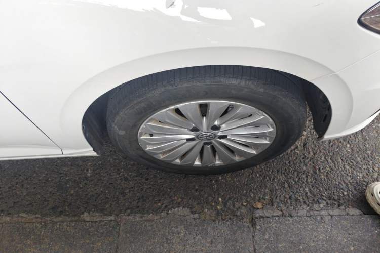 Used Volkswagen Lavida 2019 280TSI DSG Comfort Edition China VI standard Right Front Wheel Hub