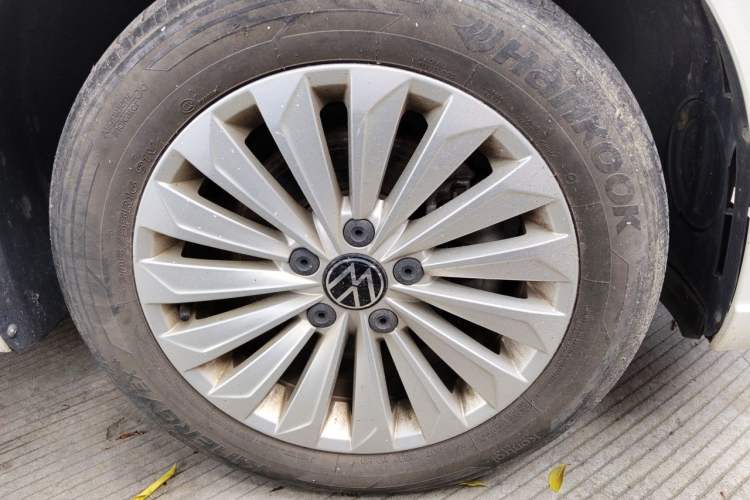 Used Volkswagen Lavida 2019 280TSI DSG Comfort Edition China VI standard Right Front Wheel Hub