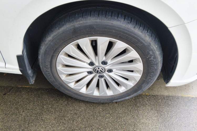 Used Volkswagen Lavida 2019 1.5L Automatic Comfort Edition China VI Standard Right Front Wheel Hub