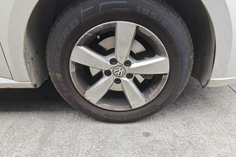 Used Volkswagen Lavida 2019 1.5L Manual Comfort Edition China VI Standard Right Front Wheel Hub