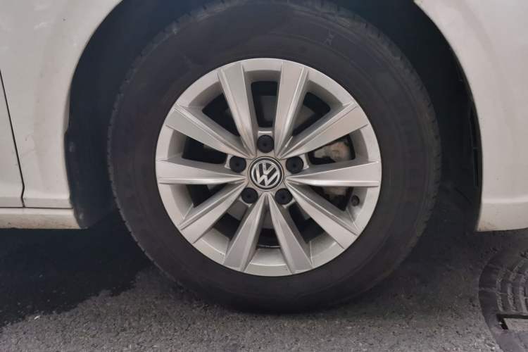 Used Volkswagen Lavida 2019 1.5L Automatic Fashion Edition China VI Right Front Wheel Hub