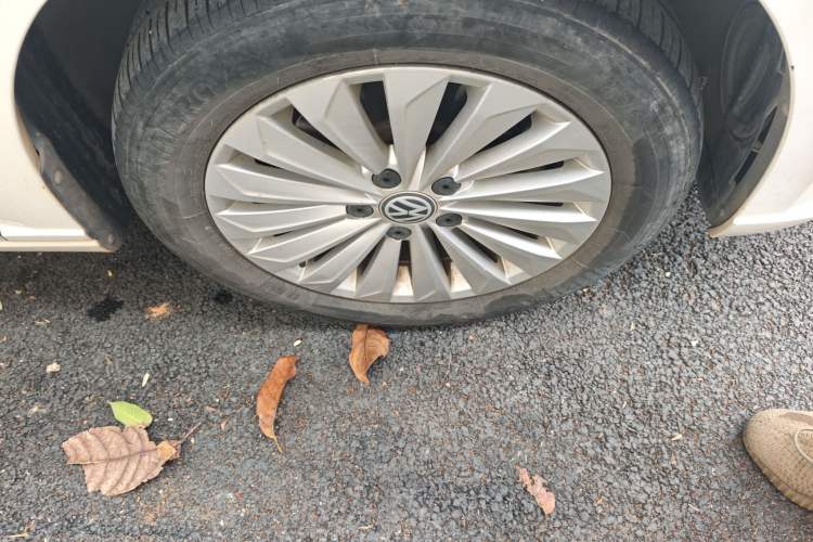 Used Volkswagen Lavida 2019 280TSI DSG Comfort Edition China VI standard Right Front Wheel Hub