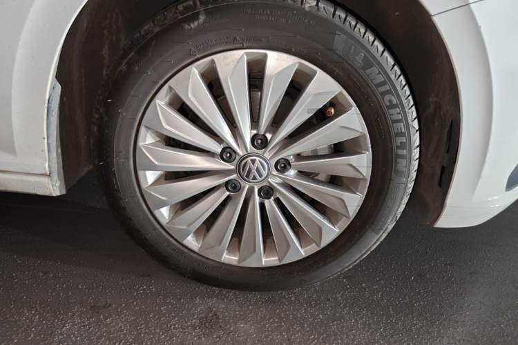 Used Volkswagen Lavida 2019 1.5L Automatic Comfort Edition China VI Standard Right Front Wheel Hub