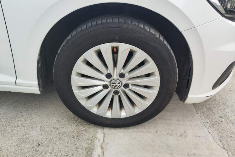 Used Volkswagen Lavida 2019 1.5L Automatic Vision Edition China VI Standard Right Front Wheel Hub