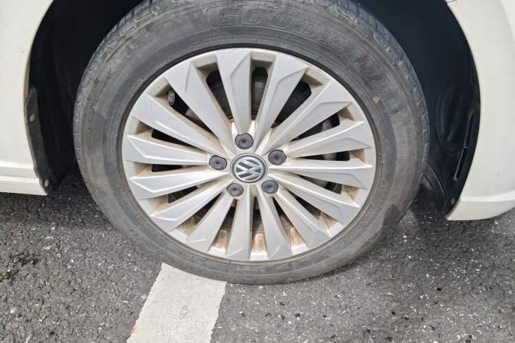 Used Volkswagen Lavida 2019 280TSI DSG Comfort Edition China VI standard Right Front Wheel Hub