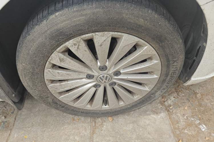 Used Volkswagen Lavida 2019 280TSI DSG Comfort Edition China VI standard Right Front Wheel Hub