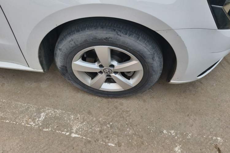 Used Volkswagen Lavida 2019 Lavida Start 1.5L Manual Fashion Edition China VI Standard Right Front Wheel Hub