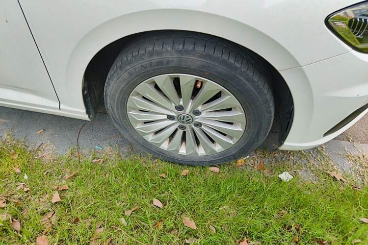 Used Volkswagen Lavida 2019 1.5L Manual Comfort Edition China VI Standard Right Front Wheel Hub
