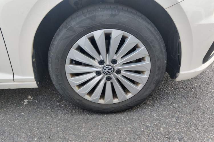 Used Volkswagen Lavida 2019 280TSI DSG Comfort Edition China VI standard Right Front Wheel Hub