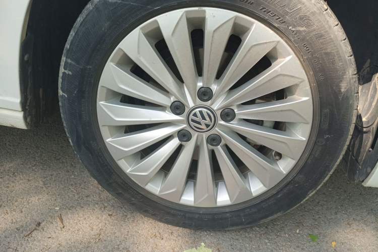 Used Volkswagen Lavida 2019 1.5L Automatic Comfort Edition China VI Standard Right Front Wheel Hub