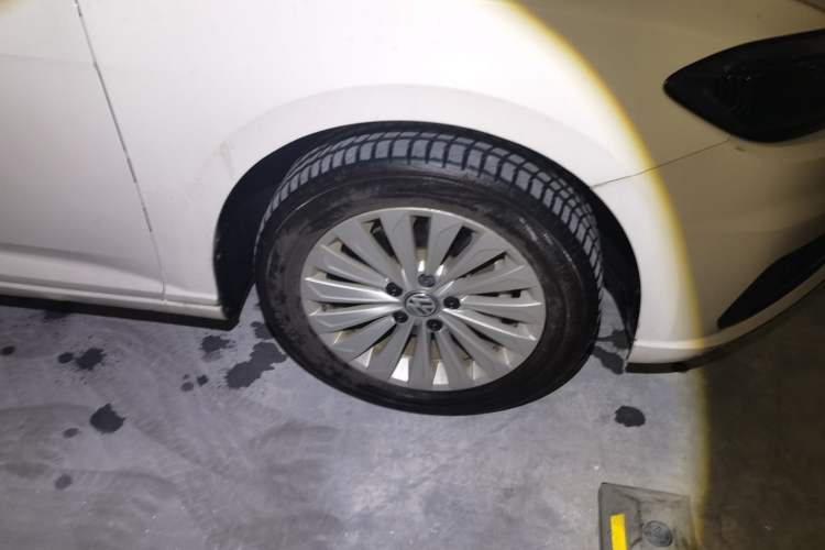 Used Volkswagen Lavida 2019 280TSI DSG Comfort Edition China VI standard Right Front Wheel Hub