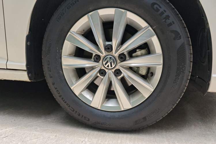 Used Volkswagen Lavida 2019 1.5L Automatic Fashion Edition China VI Right Front Wheel Hub