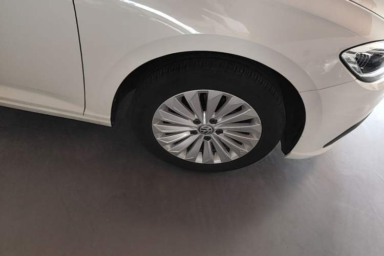 Used Volkswagen Lavida 2019 1.5L Automatic Comfort Edition China VI Standard Right Front Wheel Hub
