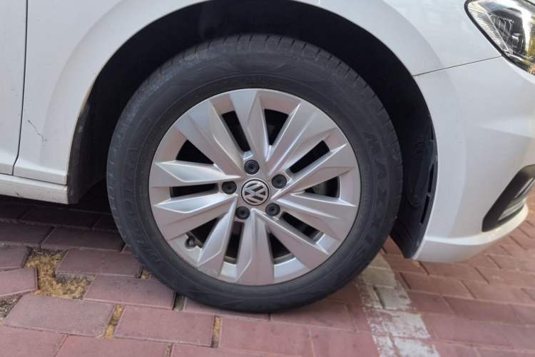 Used Volkswagen Lavida 2019 Hatchback 200TSI DSG Comfort Edition China VI Right Front Wheel Hub