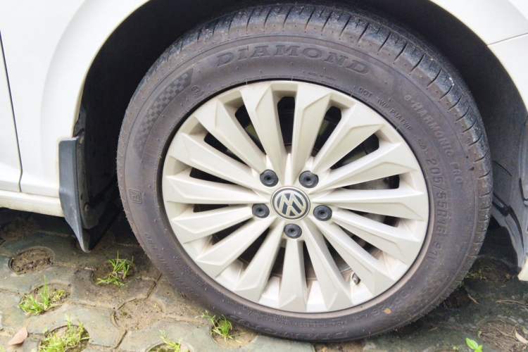 Used Volkswagen Lavida 2019 1.5L Automatic Comfort Edition China VI Standard Right Front Wheel Hub