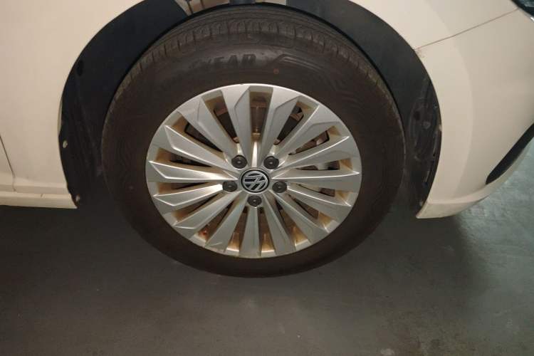 Used Volkswagen Lavida 2019 280TSI DSG Comfort Edition China VI standard Right Front Wheel Hub