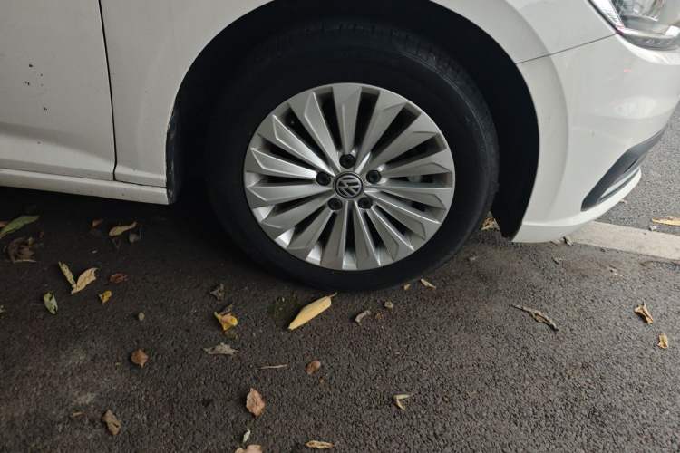 Used Volkswagen Lavida 2019 1.5L Automatic Comfort Edition China VI Standard Right Front Wheel Hub