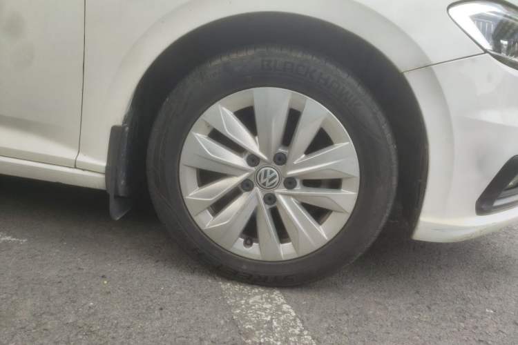 Used Volkswagen Lavida 2019 Hatchback 200TSI DSG Comfort Edition China VI Right Front Wheel Hub