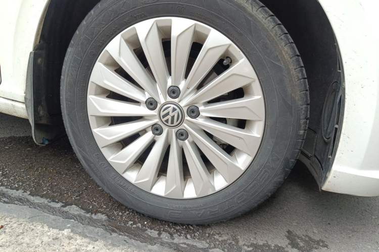 Used Volkswagen Lavida 2019 1.5L Automatic Comfort Edition China VI Standard Right Front Wheel Hub