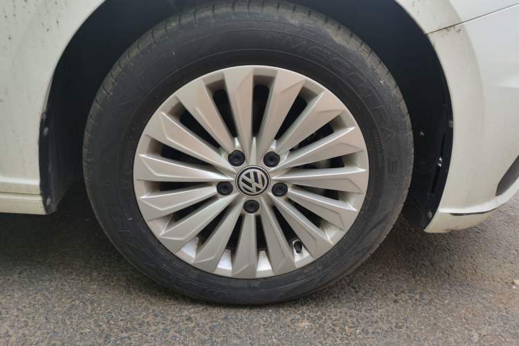 Used Volkswagen Lavida 2019 280TSI DSG Comfort Edition China VI standard Right Front Wheel Hub