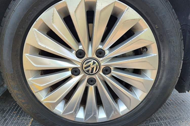 Used Volkswagen Lavida 2019 1.5L Automatic Comfort Edition China VI Standard Right Front Wheel Hub