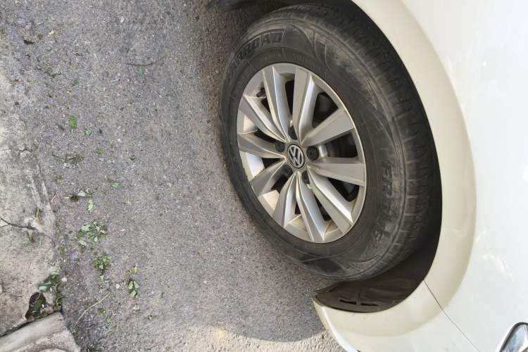 Used Volkswagen Lavida 2019 1.5L Automatic Fashion Edition China VI Right Front Wheel Hub