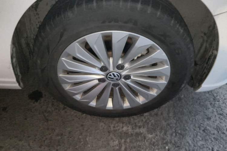 Used Volkswagen Lavida 2019 280TSI DSG Comfort Edition China VI standard Right Front Wheel Hub
