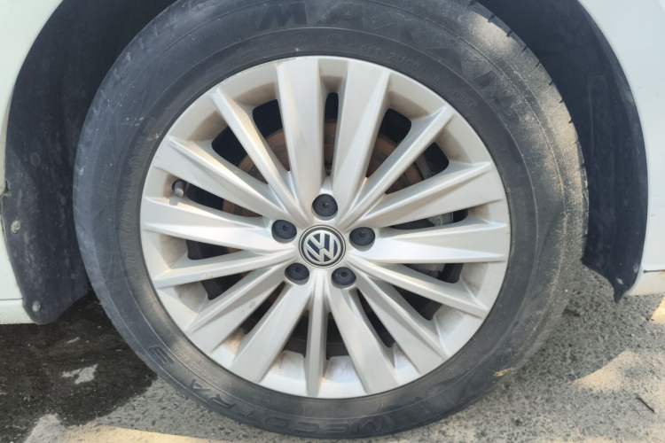 Used Volkswagen Lavida 2019 Lavida Start 1.5L Automatic Comfort Edition China VI Standard Right Front Wheel Hub