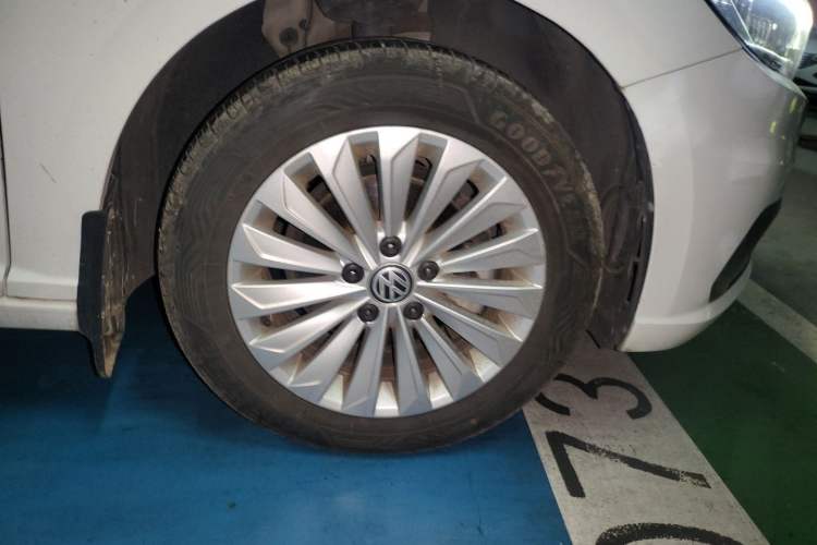 Used Volkswagen Lavida 2019 1.5L Manual Comfort Edition China VI Standard Right Front Wheel Hub