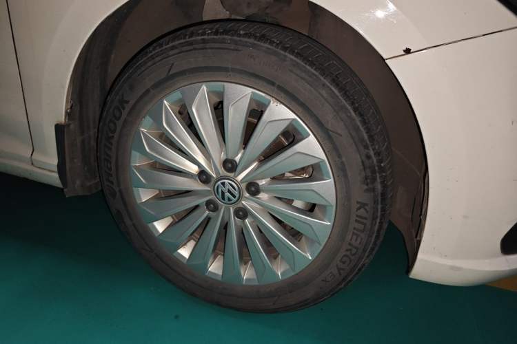 Used Volkswagen Lavida 2019 1.5L Automatic Comfort Edition China VI Standard Right Front Wheel Hub