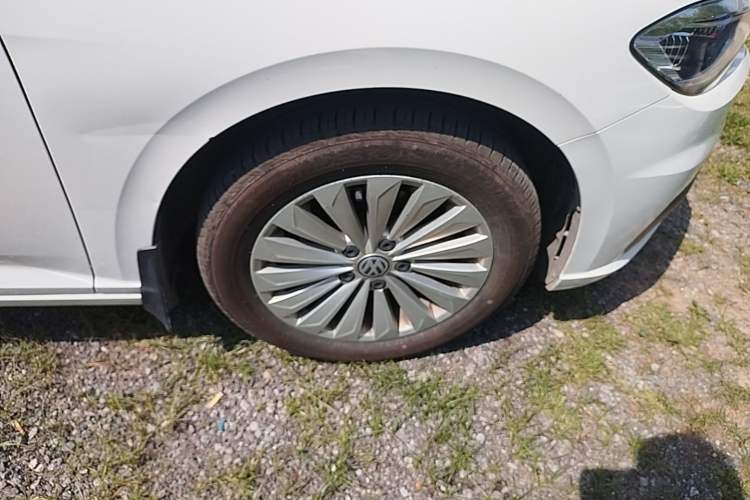 Used Volkswagen Lavida 2019 1.5L Automatic Comfort Edition China VI Standard Right Front Wheel Hub