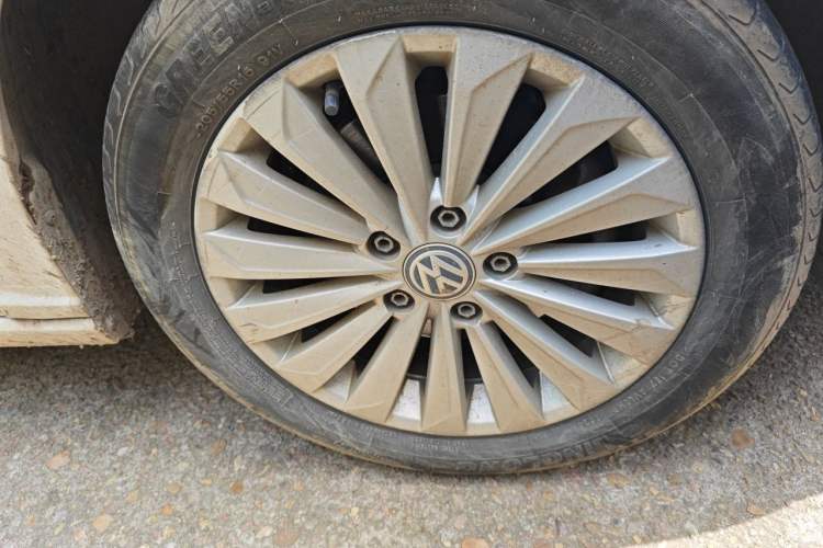 Used Volkswagen Lavida 2019 280TSI DSG Comfort Edition China VI standard Right Front Wheel Hub