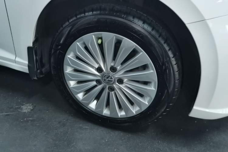 Used Volkswagen Lavida 2019 280TSI DSG Comfort Edition China VI standard Right Front Wheel Hub