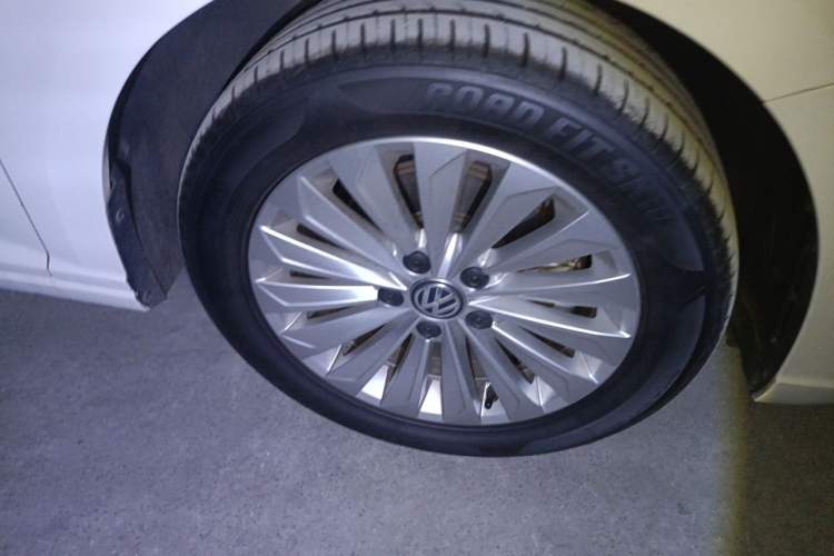 Used Volkswagen Lavida 2019 1.5L Automatic Comfort Edition China VI Standard Right Front Wheel Hub