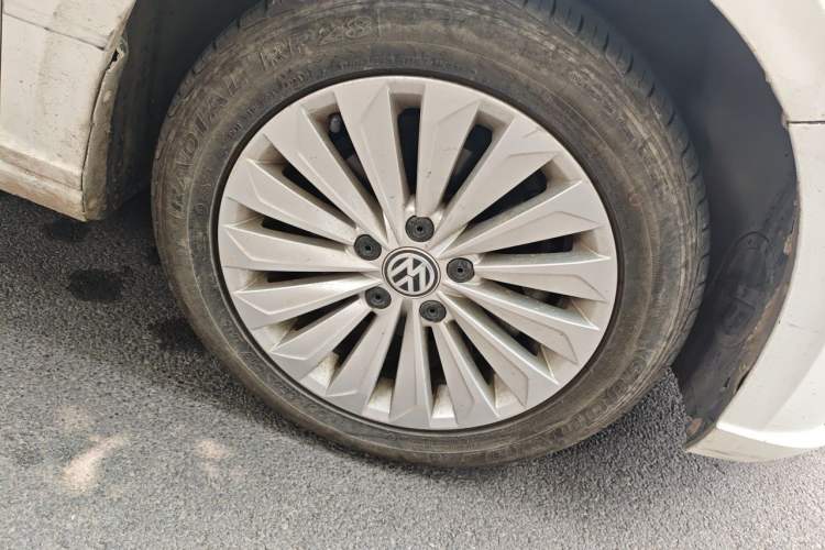 Used Volkswagen Lavida 2019 1.5L Automatic Comfort Edition China VI Standard Right Front Wheel Hub