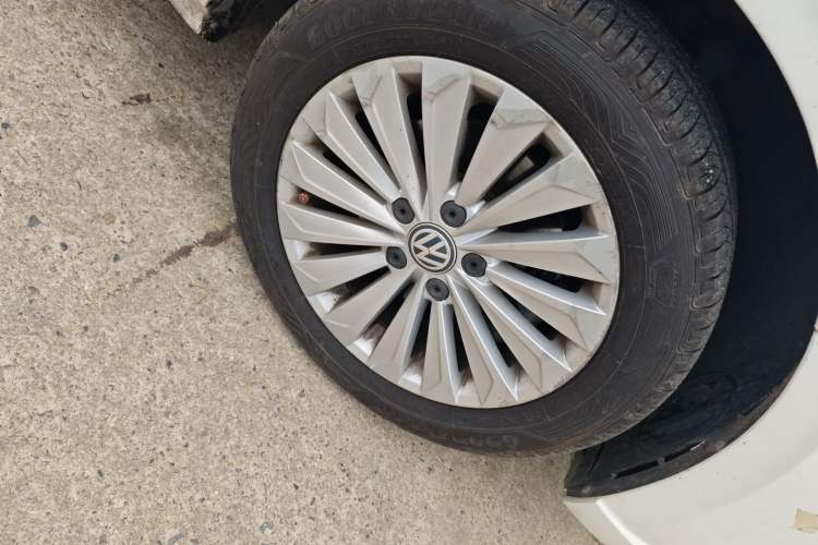 Used Volkswagen Lavida 2019 280TSI DSG Comfort Edition China VI standard Right Front Wheel Hub