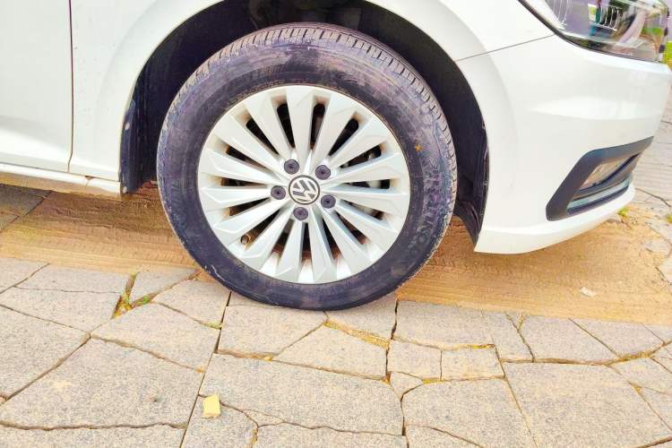 Used Volkswagen Lavida 2019 280TSI DSG Comfort Edition China VI standard Right Front Wheel Hub