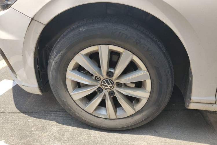 Used Volkswagen Lavida 2019 1.5L Automatic Fashion Edition China VI Right Front Wheel Hub