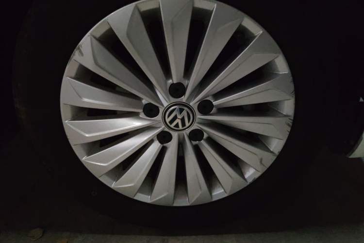 Used Volkswagen Lavida 2019 1.5L Automatic Vision Edition China VI Standard Right Front Wheel Hub