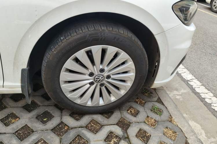 Used Volkswagen Lavida 2019 280TSI DSG Comfort Edition China VI standard Right Front Wheel Hub