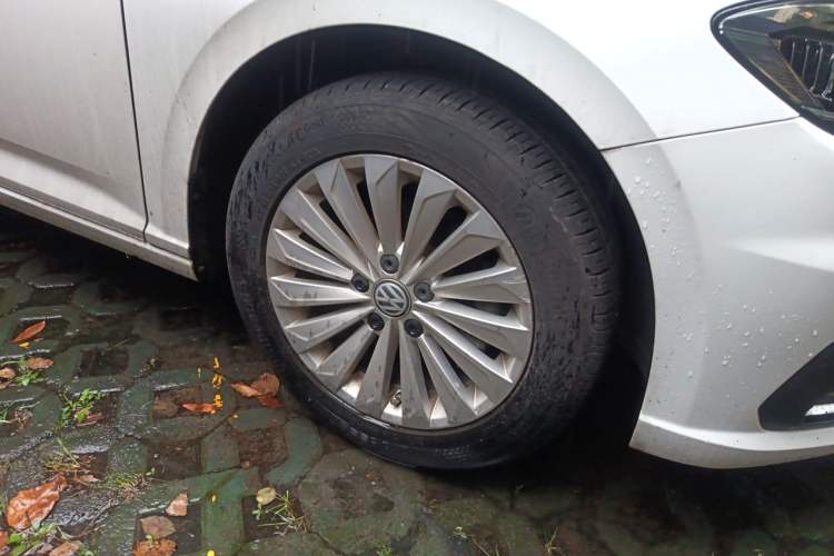 Used Volkswagen Lavida 2019 1.5L Automatic Comfort Edition China VI Standard Right Front Wheel Hub
