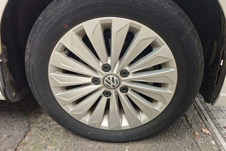Used Volkswagen Lavida 2019 1.5L Automatic Comfort Edition China VI Standard Right Front Wheel Hub