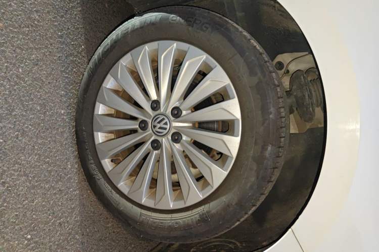 Used Volkswagen Lavida 2019 280TSI DSG Comfort Edition China VI standard Right Front Wheel Hub