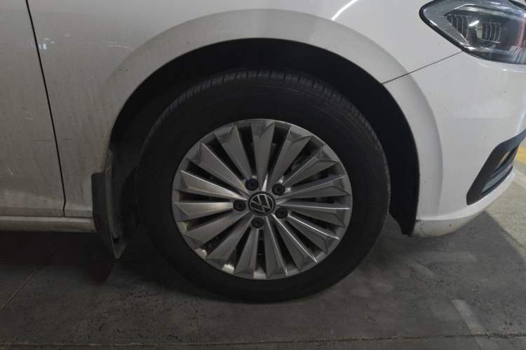 Used Volkswagen Lavida 2019 280TSI DSG Comfort Edition China VI standard Right Front Wheel Hub