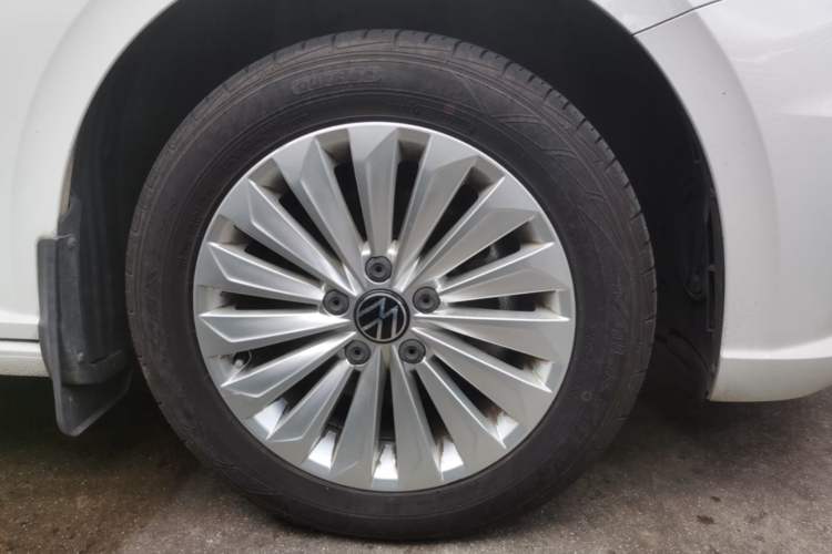 Used Volkswagen Lavida 2019 280TSI DSG Comfort Edition China VI standard Right Front Wheel Hub