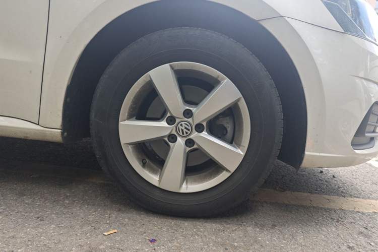 Used Volkswagen Lavida 2019 Lavida Start 1.5L Manual Fashion Edition China VI Standard Right Front Wheel Hub