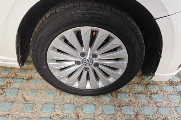 Used Volkswagen Lavida 2019 280TSI DSG Comfort Edition China VI standard Right Front Wheel Hub