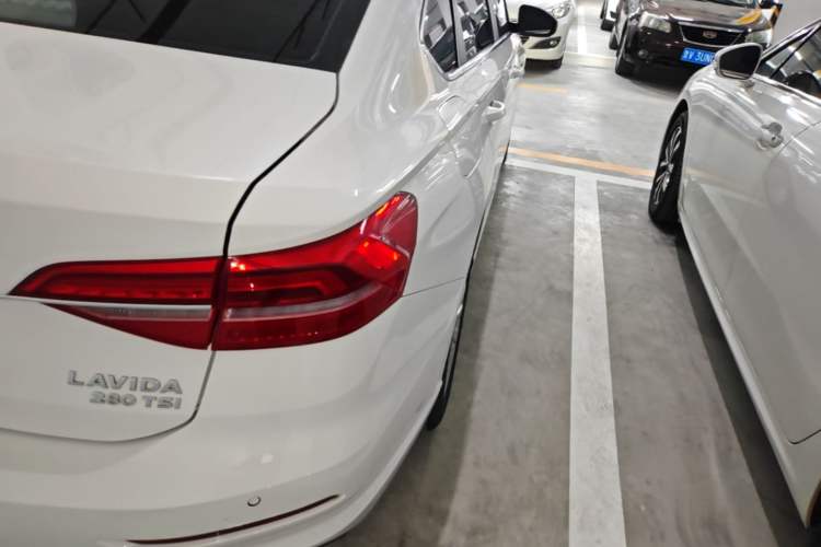 Used Volkswagen Lavida 2019 280TSI DSG Comfort Edition China VI standard Right Rear Taillight