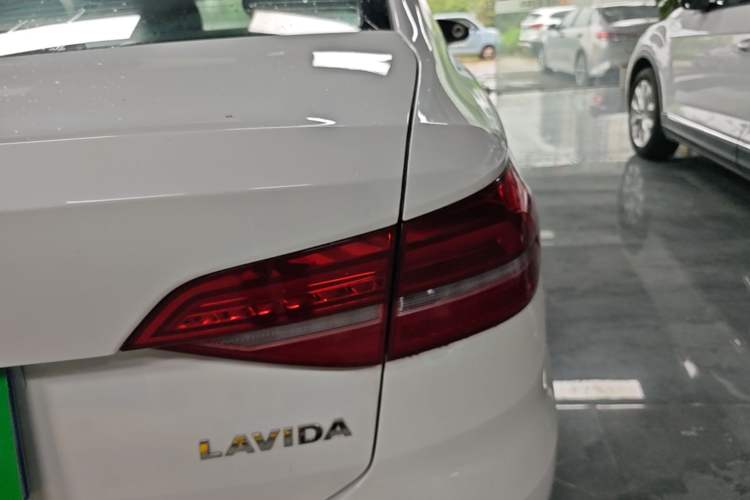 Used Volkswagen Lavida 2019 1.5L Automatic Fashion Edition China VI Right Rear Taillight
